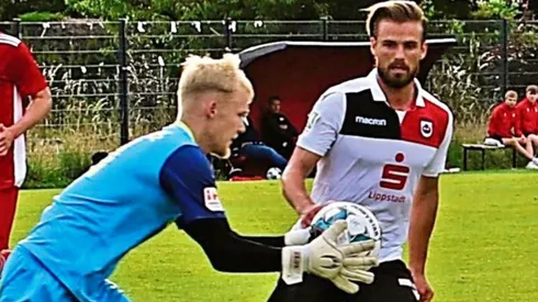 Santos fue invitado a jugar un partido en la cuarta división de Alemania.