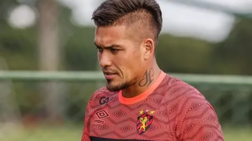 Javier Parraguez no lo pasa bien en el Sport Recife