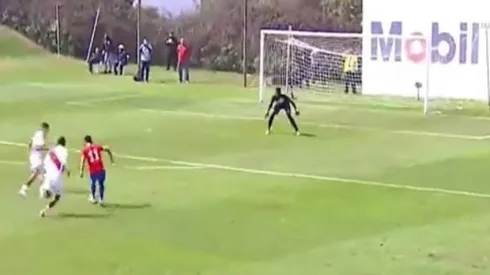 Golazo de Joan Cruz en Perú