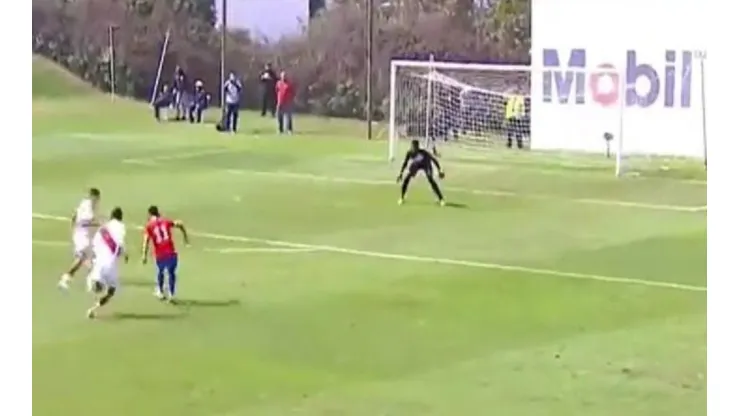 Golazo de Joan Cruz en Perú