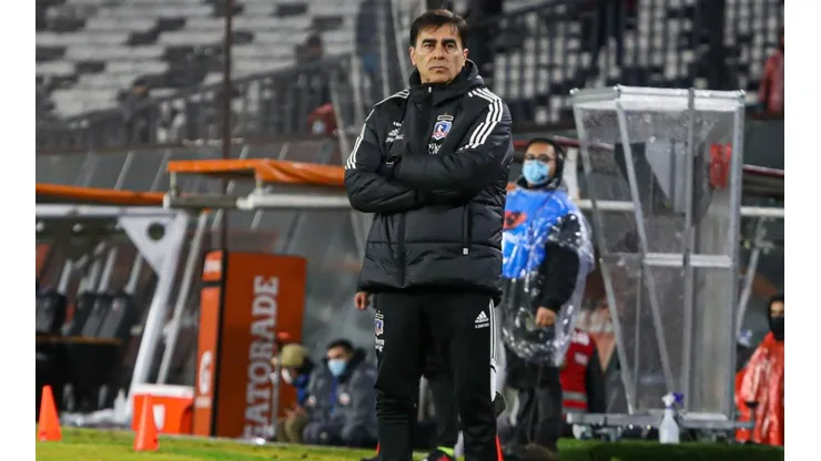 Marcelo Barticciotto realiza llamado de atención a Gustavo Quinteros