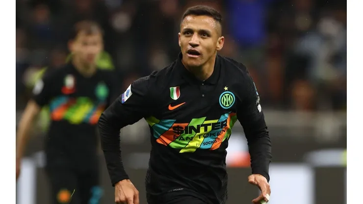 Alexis tiene un pie afuera del Inter de Milán