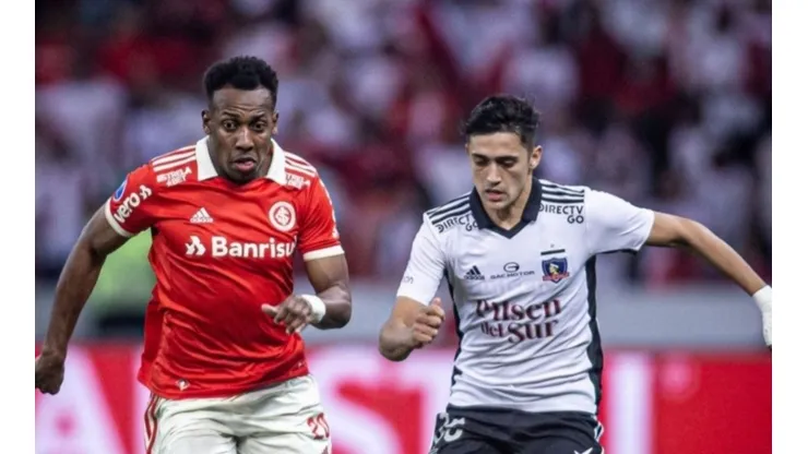 Moisés le toca la oreja a Pablo Solari
