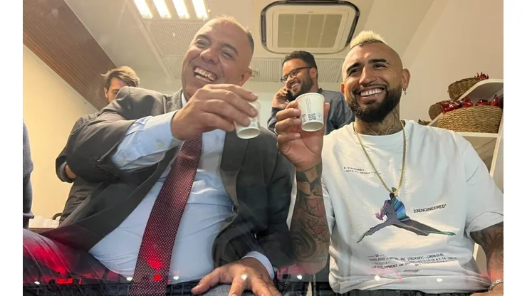 El sueldo de Arturo Vidal equivale a la mitad de la plantilla de Colo Colo