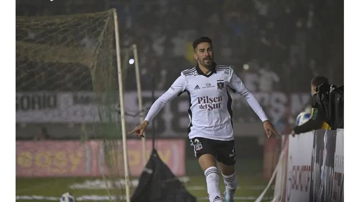 Juan Martín Lucero marca el primero para Colo Colo