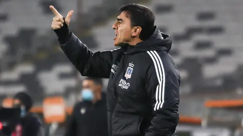 Gustavo Quinteros no ocultó su molestia ante la lentitud en la llegada de refuerzos.