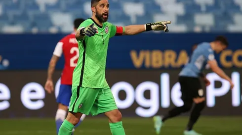 Claudio Bravo no piensa en dejar la Selección Chilena