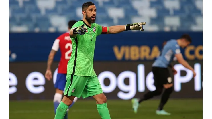 Claudio Bravo no piensa en dejar la Selección Chilena