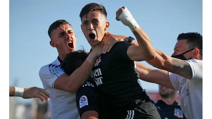 El Pibe alista su partida al fútbol mexicano tras despedirse de sus compañeros.