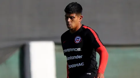 Las redes de la Roja dieron a conocer que Esteban Pavez arrojó positivo a Covid-19.