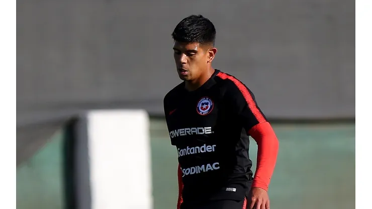 Las redes de la Roja dieron a conocer que Esteban Pavez arrojó positivo a Covid-19.