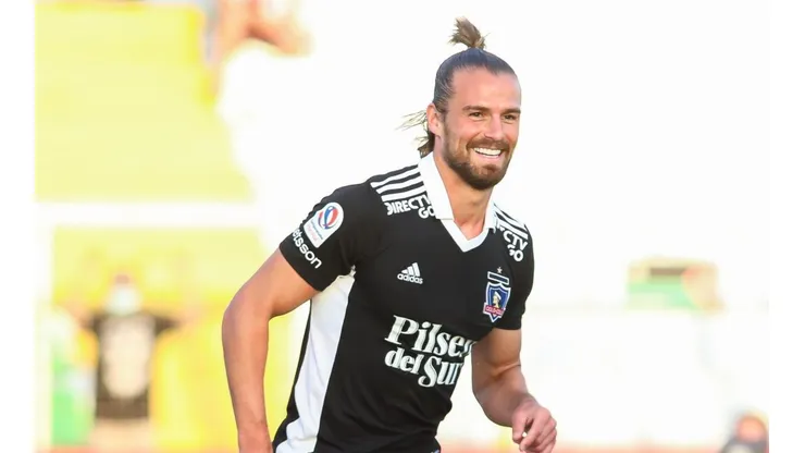 Representante de Christian Santos aseguró que no se mueve de Colo Colo.