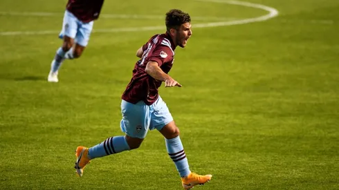 Diego Rubio se matriculó con un golazo de tiro libre