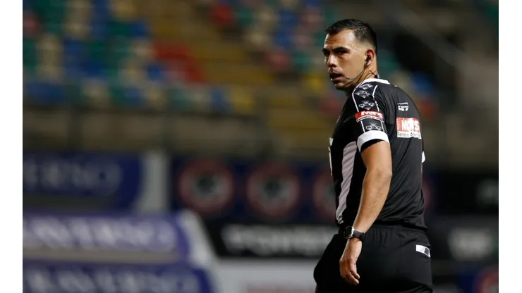 Juan Lara es el árbitro designado para el partido de Colo Colo y Ñublense