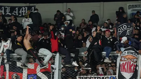 En Buenos Aires los hinchas de Colo Colo tampoco estuvieron a la altura.