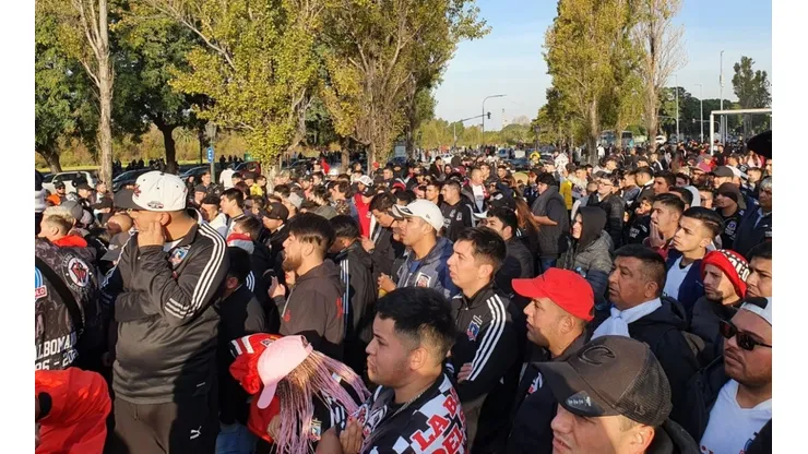 La tremenda concentración de hinchas de Colo Colo en la previa del partido ante River Plate