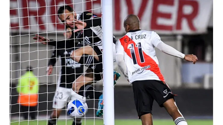 El Cacique tuvo una noche para el olvido ante River Plate.