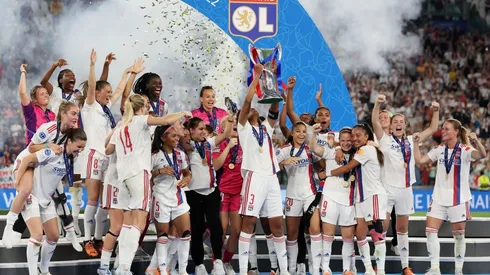Colo Colo femenino felicita a Tiane Endler tras ganar la Champions League