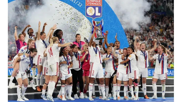 Colo Colo femenino felicita a Tiane Endler tras ganar la Champions League