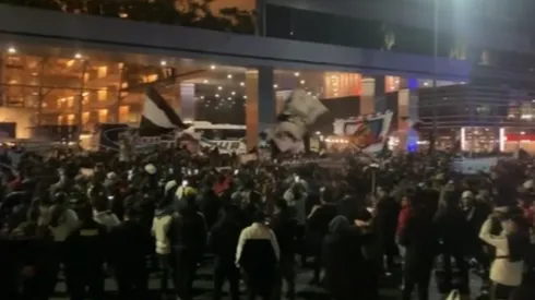 Hinchas de Colo Colo realizan Hotelazo en Argentina