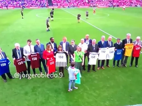 Jorge Robledo es homenajeado en la final de la FA Cup