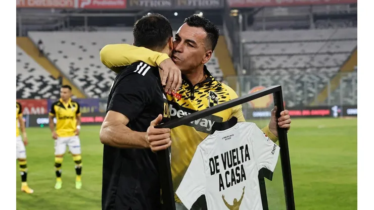 El hermoso homenaje de Colo Colo a Esteban Paredes.