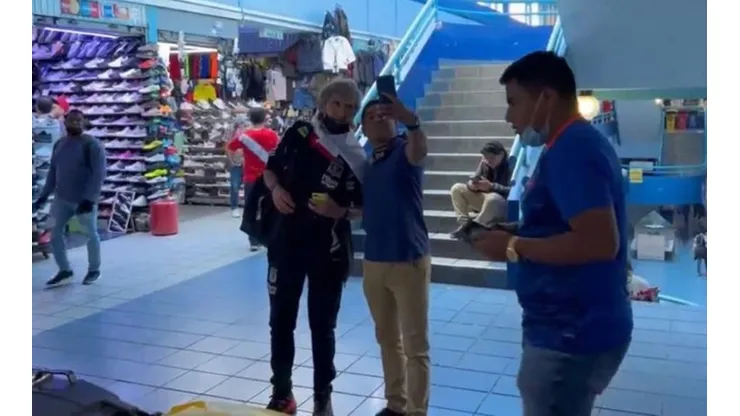El Loro disfrutó su tiempo libre para visitar un reconocido centro comercial de Perú.