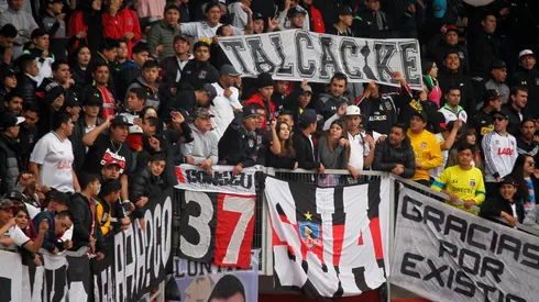 Hinchas visitantes en el Curicó Unido vs Colo Colo