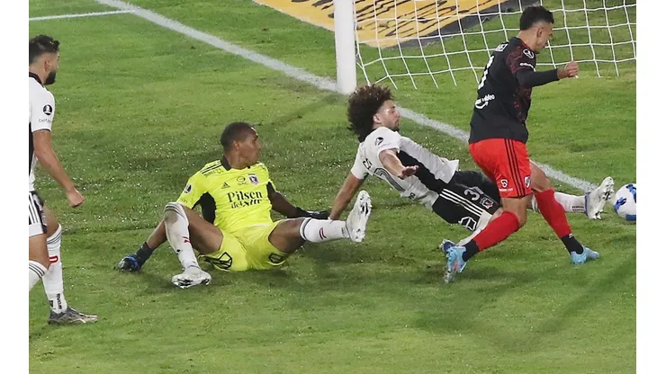 Una mala salida de Carabalí fue clave para el 1-0 de River Plate.
