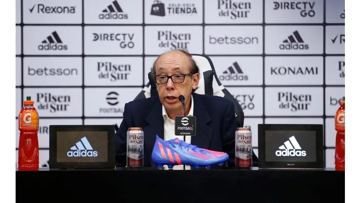 Alejandro Stöhwing fue presentado como el nuevo timonel de Blanco y Negro.