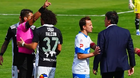 El DT de Colo Colo se fue expulsado por reclamos.