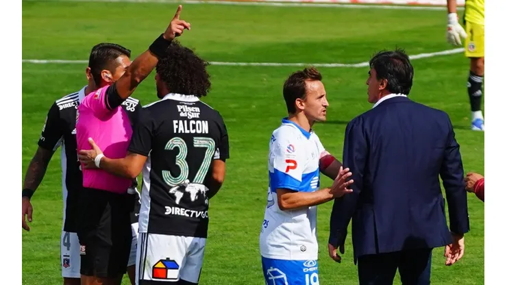El DT de Colo Colo se fue expulsado por reclamos.