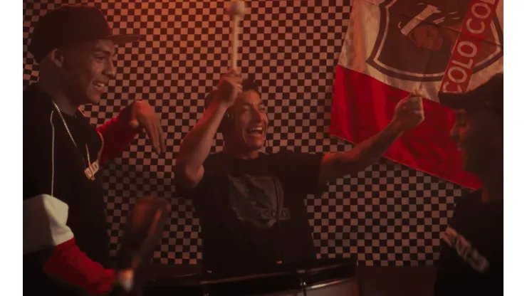 Cristian Zavala en el himno de Colo Colo