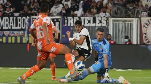 El Pibe aprovechó una gran asistencia de Emiliano Amor y puso el 2 a 1 ante Cobresal.