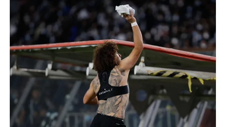 El lindo gesto de Maxi Falcón con un joven hincha que fue asaltado.