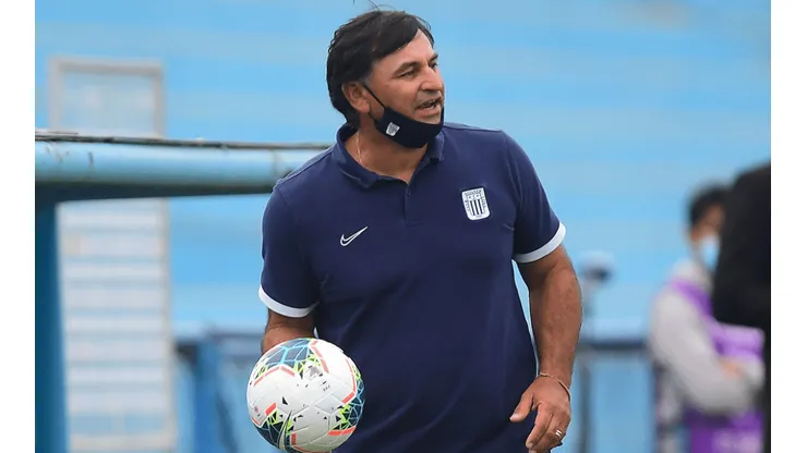 Carlos Bustos es el entrenador de Alianza Lima.