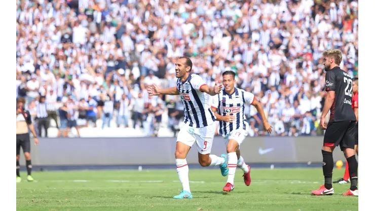 Hernán Barcos le dio el triunfo a Alianza Lima al minuto 85'.