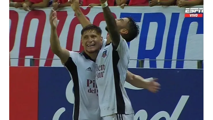 ¡Golazo de Martín Lucero!