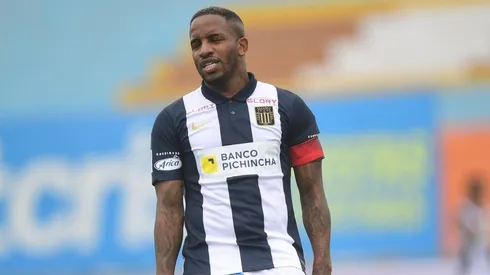 Jefferson Farfán no podrá enfrentar a Colo Colo.