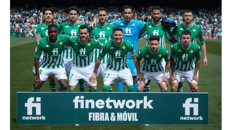 Claudio Bravo fue titular en goleada del Betis