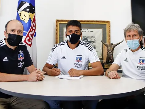 Damián Pizarro firma su primer contrato profesional con Colo Colo