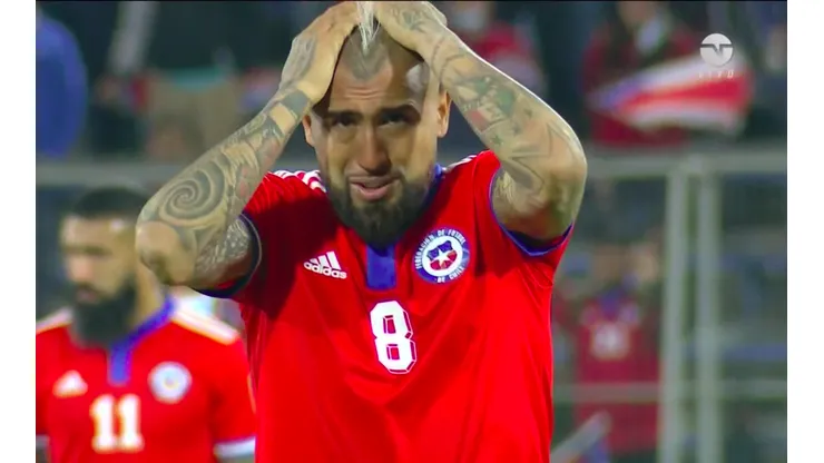 Arturo Vidal no pudo esconder su tristeza tras la eliminación.