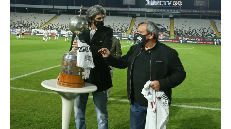Colo Colo con campeones de América en el Monumental