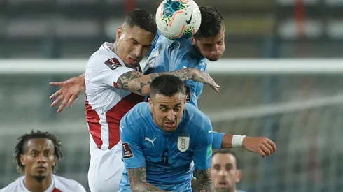 Uruguay y Perú quieren sellar su paso al Mundial de Qatar.