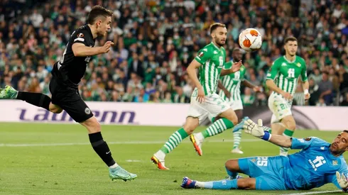 El elenco del formado en Colo Colo sale a jugarse el todo por el todo ante Alemania.