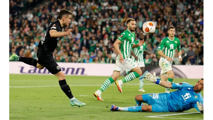 El elenco del formado en Colo Colo sale a jugarse el todo por el todo ante Alemania.