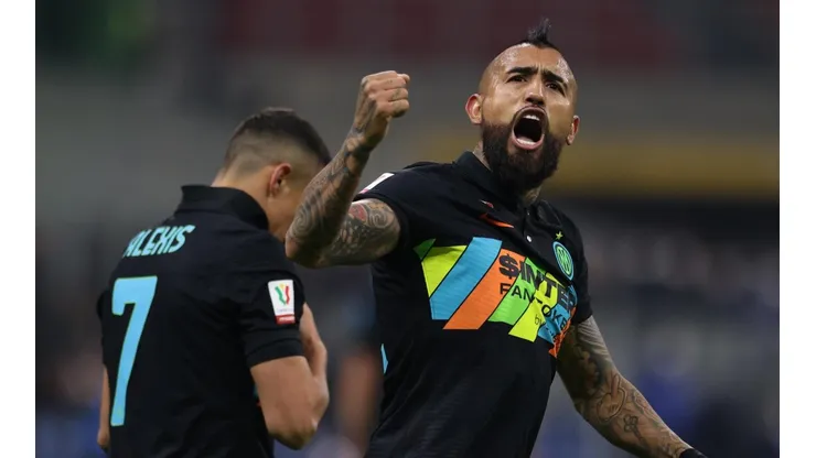 Arturo Vidal y Alexis Sánchez están peleando por el título en Italia.