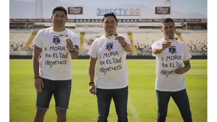 Miguel Aceval, Manuel Neira y Gonzalo Fierro con sus credenciales "A morir por el Colo".