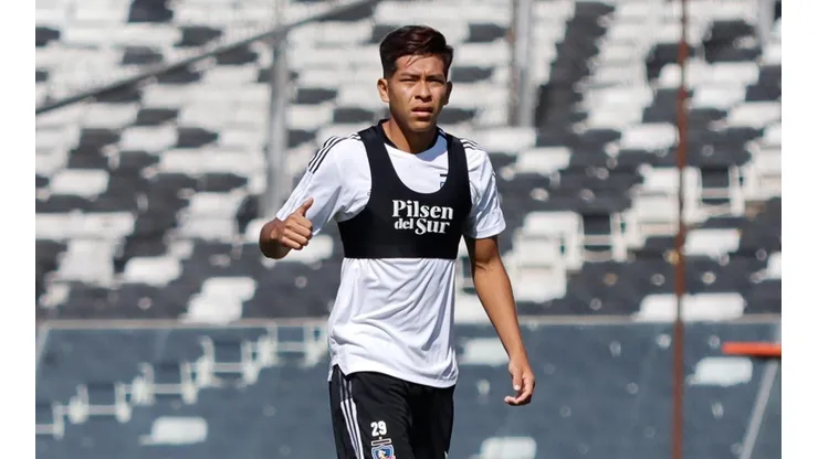 Colo Colo goleó a Lautaro de Buin