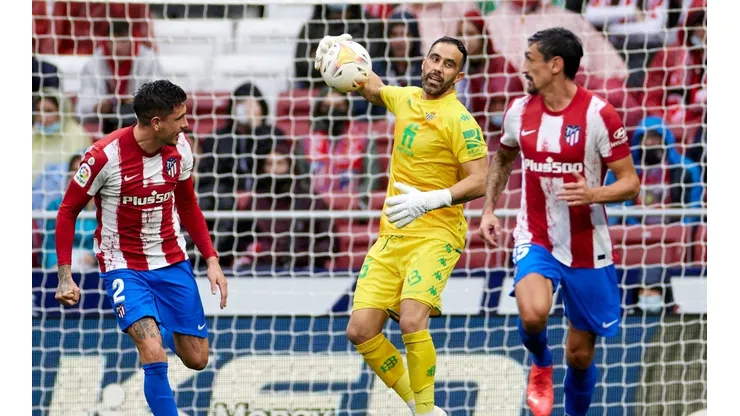 El Betis de Claudio Bravo tiene un trascendental partido ante los colchoneros.